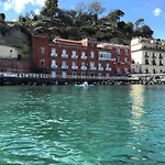 Rosso Napoli Locazioni Brevi